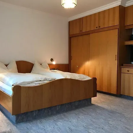 Appartementhotel Cura מלון 2*