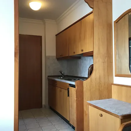Appartementhotel Cura מלון