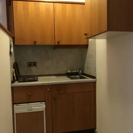 Appartementhotel Cura מלון
